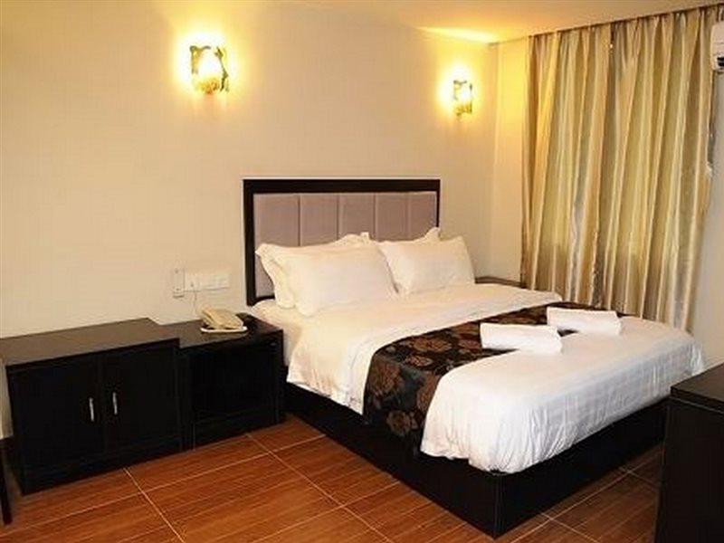 Kk Waterfront Hotel Kota Kinabalu Bagian luar foto