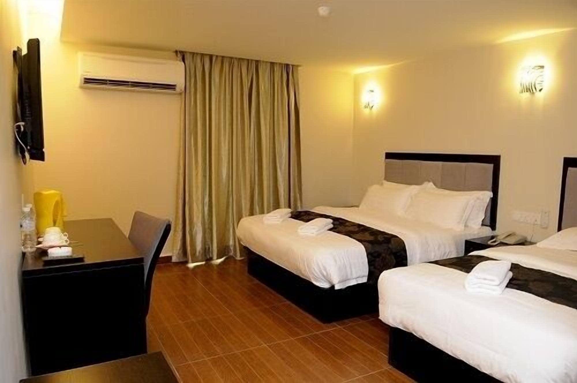 Kk Waterfront Hotel Kota Kinabalu Bagian luar foto