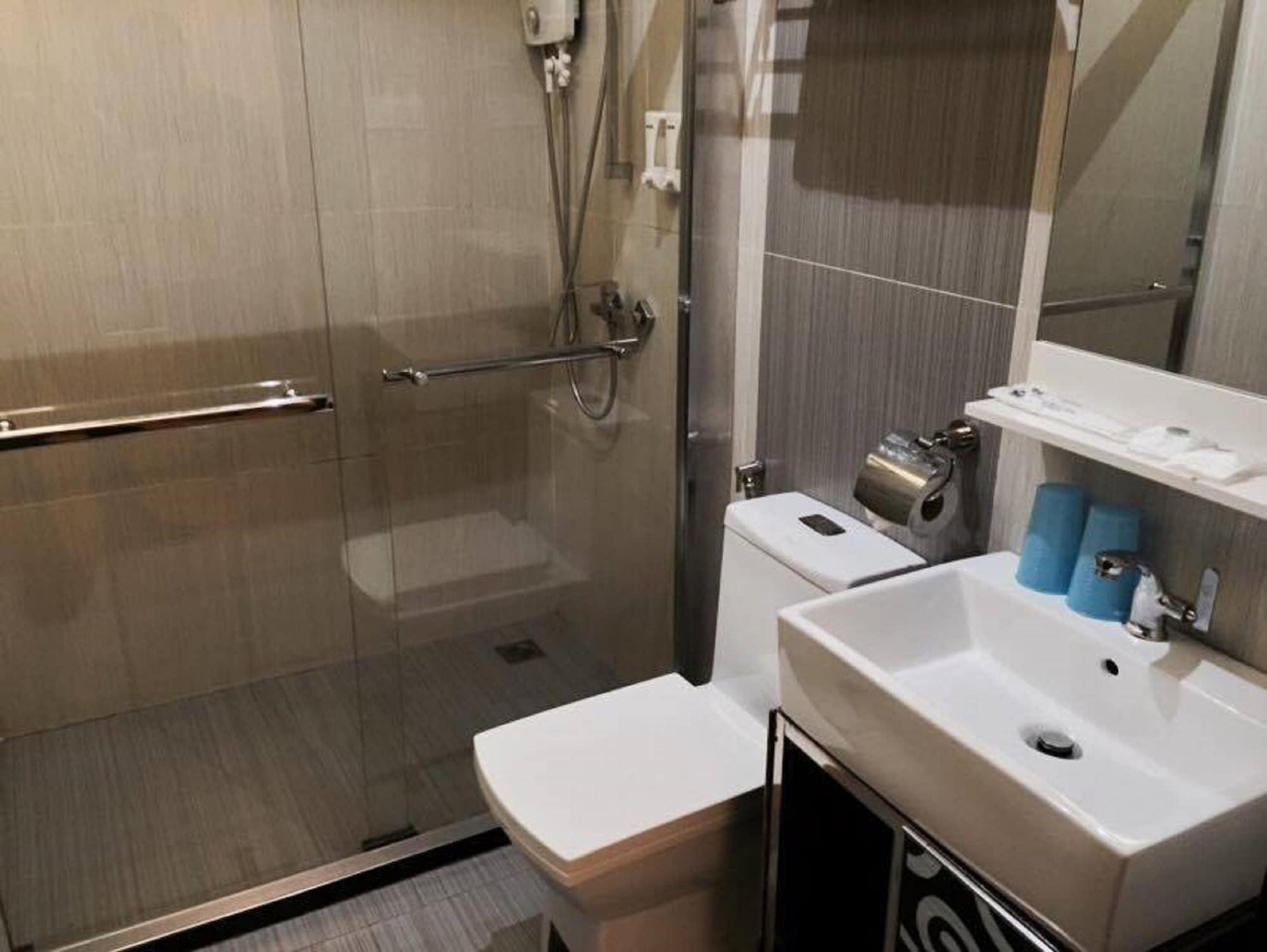 Kk Waterfront Hotel Kota Kinabalu Bagian luar foto