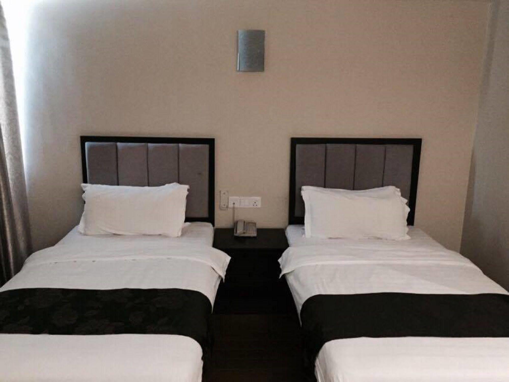 Kk Waterfront Hotel Kota Kinabalu Bagian luar foto