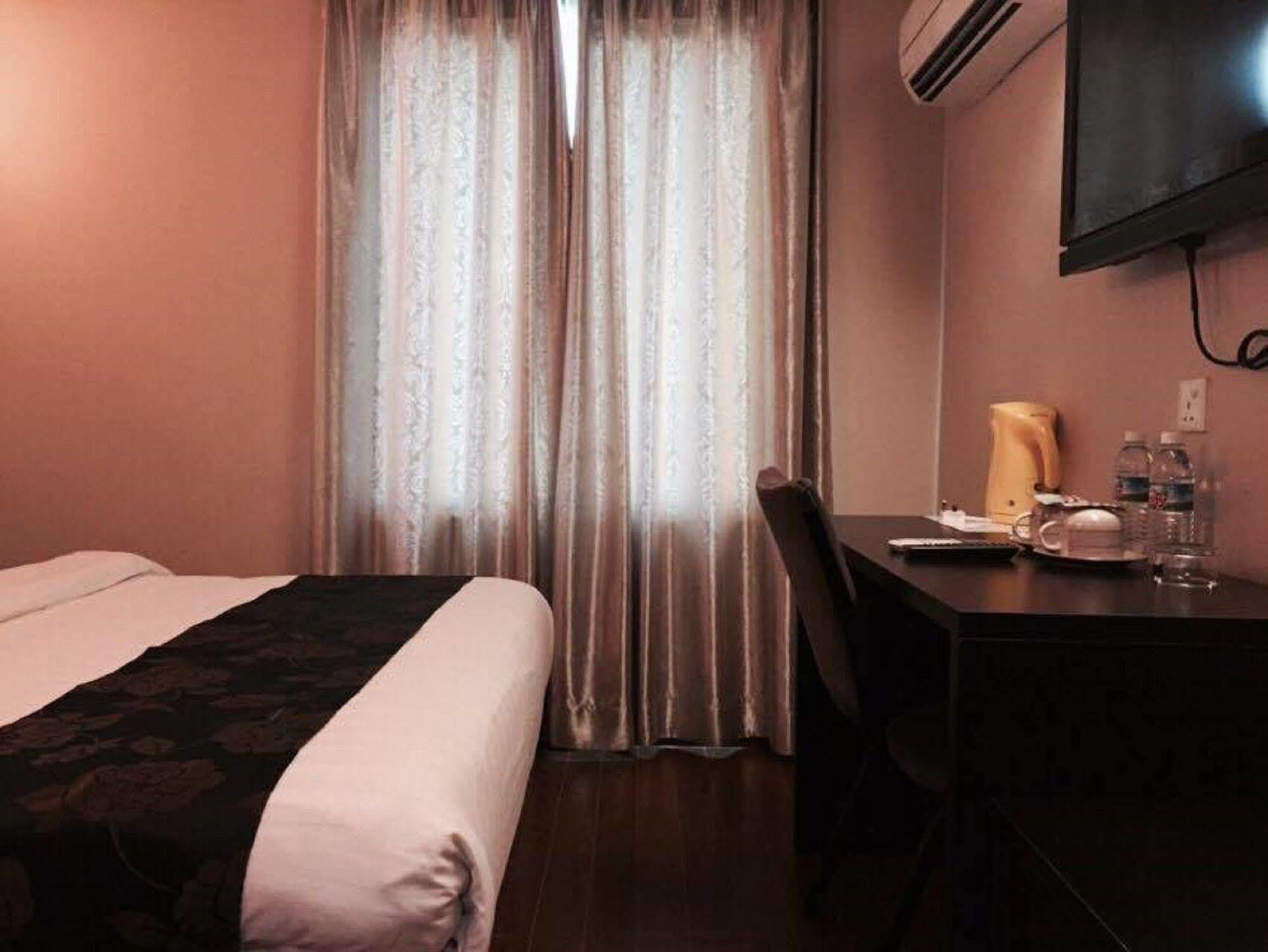 Kk Waterfront Hotel Kota Kinabalu Bagian luar foto