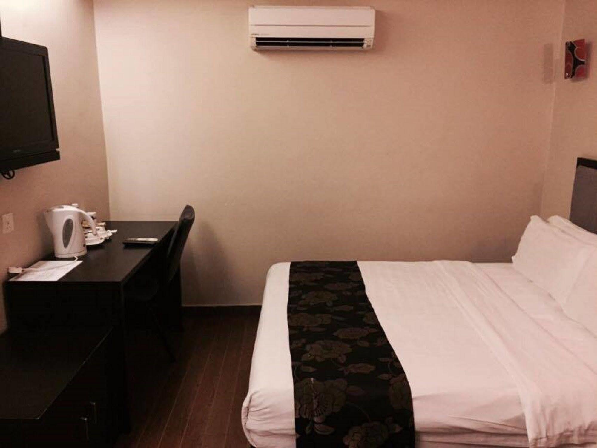 Kk Waterfront Hotel Kota Kinabalu Bagian luar foto